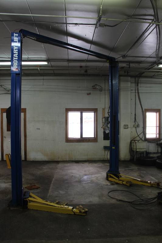 Rotary 2-Post Automotive Lift w GHS Duty