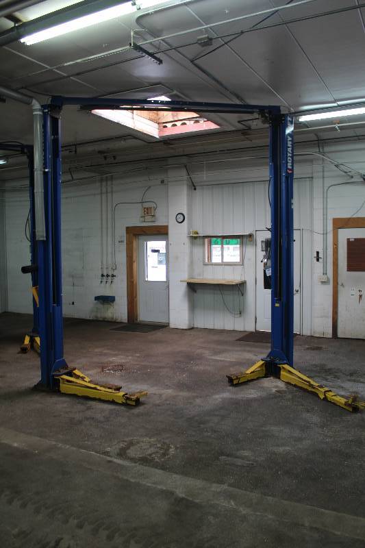 Rotary 2-Post Automotive Lift w GHS Duty