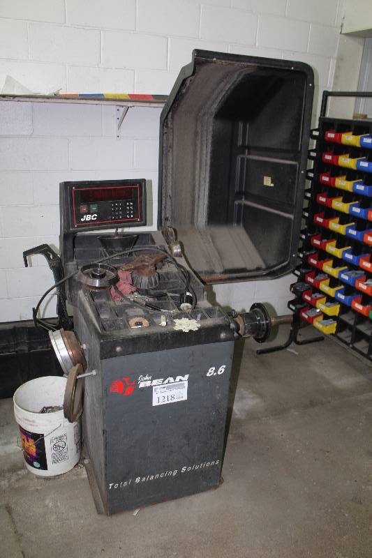 John Bean Automotive Tire Balance Machine w Accessories