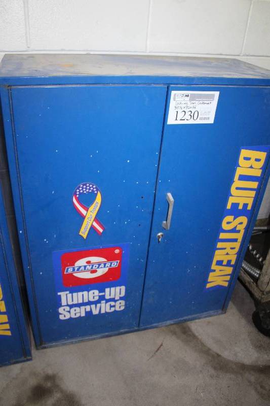 Metal 2-Door 5-Shelf Locking Tool Cabinet w Key (bent)