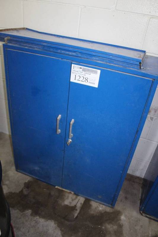 Metal 2-Door 3-Shelf Locking Tool Cabinet w Key