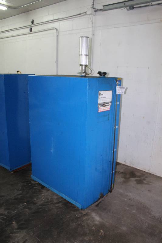 Blue Mountain Professional Automotive SAE 5W30 Motor Oil Tank w Approximately 75 Gallons