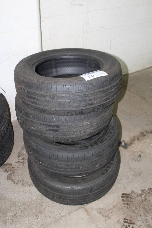 Lot of (4) Kumho KH16 Solus P21560R16 Tires