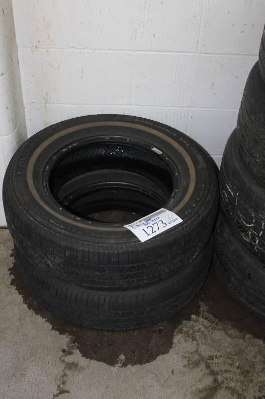 Lot of (2) Navigator P20570R15 Tires w Whitewall