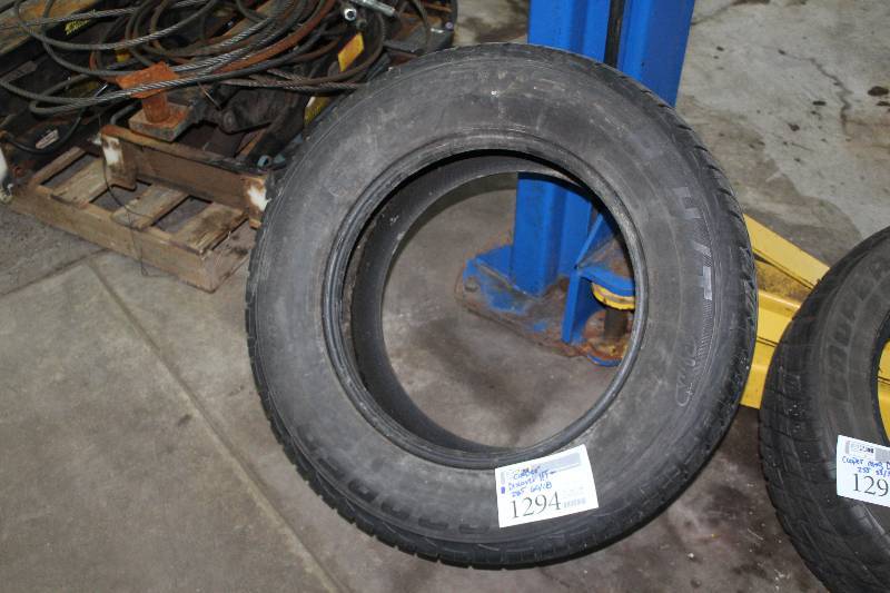 Lot of (1) Cooper Discover HT 28560R18 Tire
