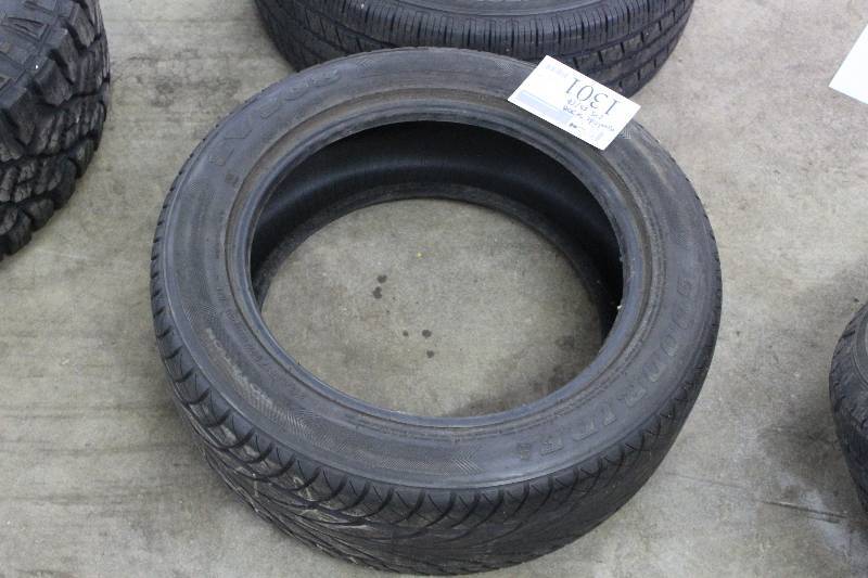 Lot of (1) Goodride SV308 21555R17 Directional Tire