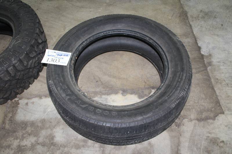 Lot of (1) Goodyear Eagle RS-A P25560R19 Tire