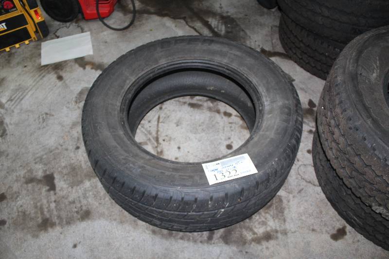 Lot of (1) Cooper Discover HT 28560R18 Tire