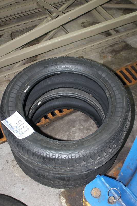 Lot of (2) Firestone Affinity Touring P22555R17 Tires