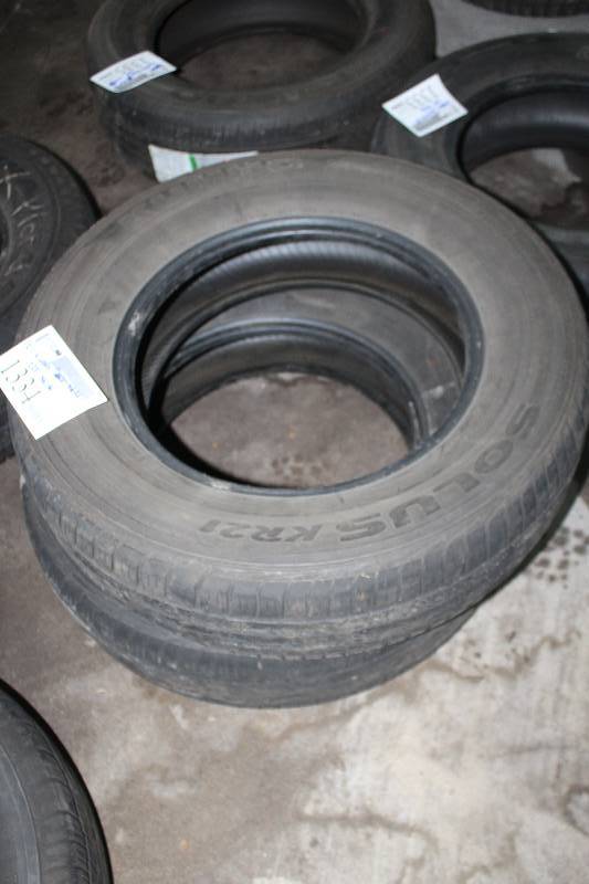 Lot of (2) Kumho Solus KH16 P22565R17 Tires
