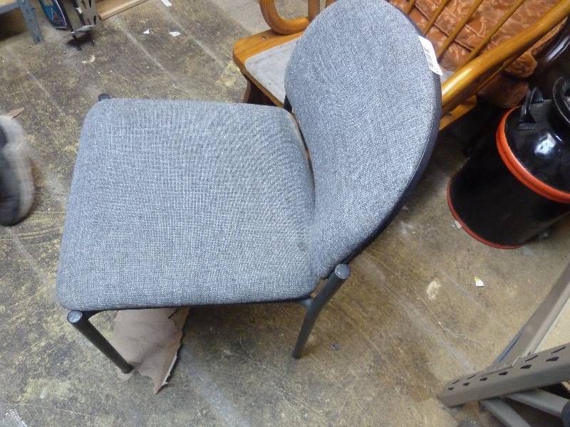 lot 4 image: Gray Chair
