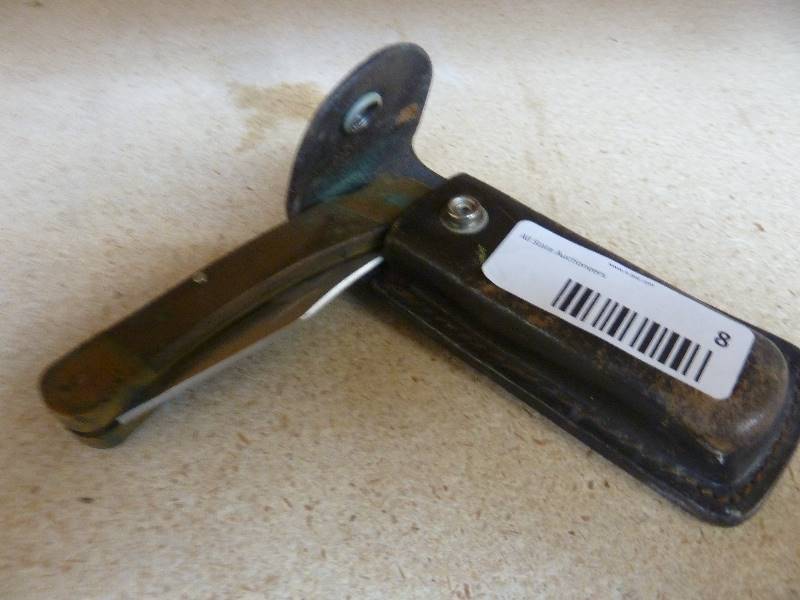 lot 8 image: Buck Knife