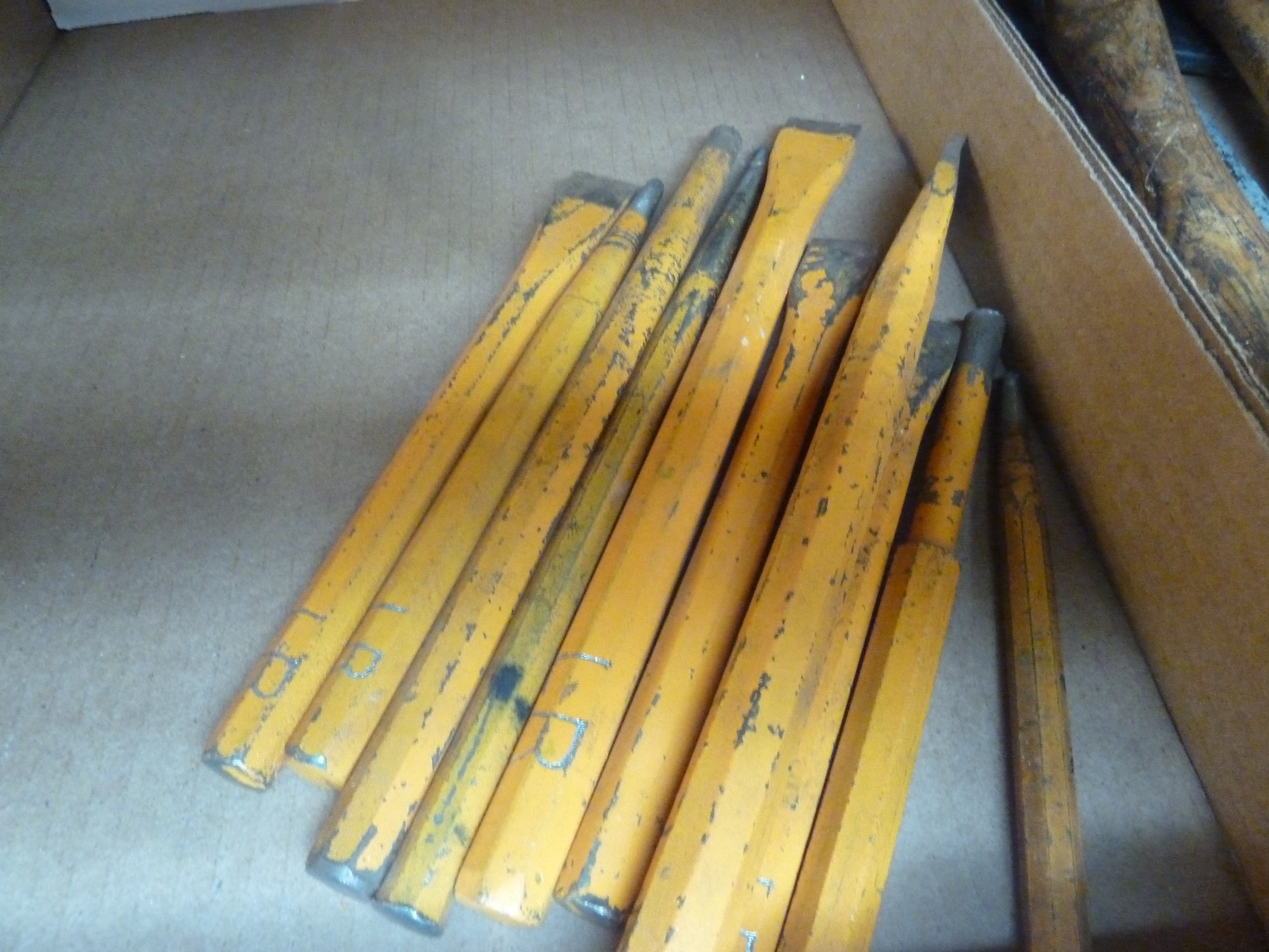 lot 16 image: Tool Lot