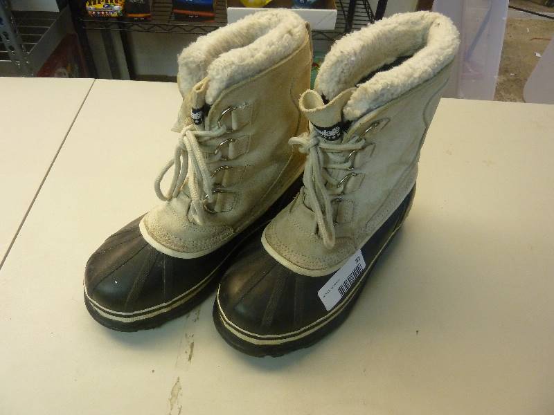 lot 32 image: Ozark Trail Snow Boots