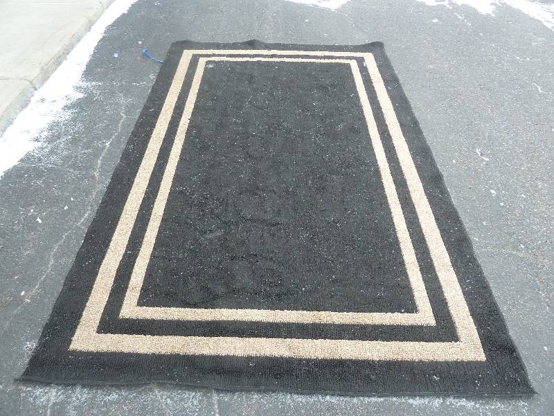 lot 34 image: Area Rug