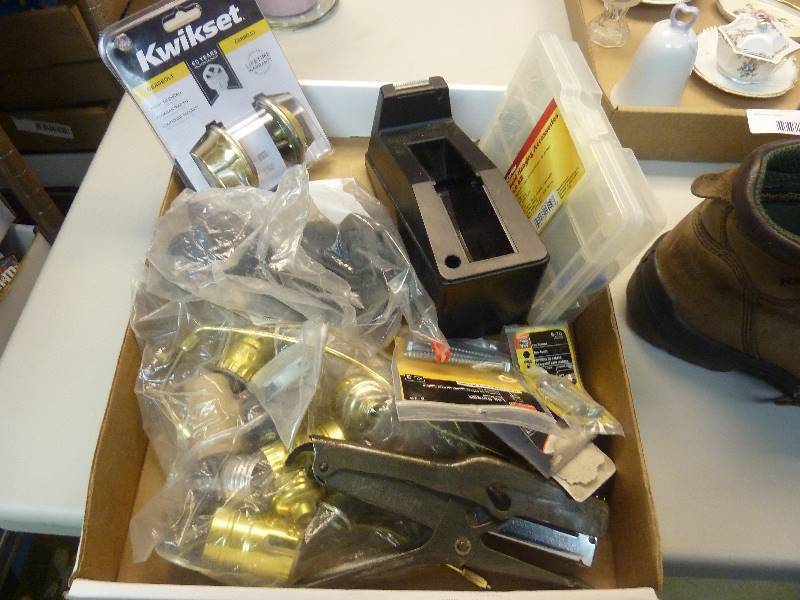 lot 35 image: Hardware Lot