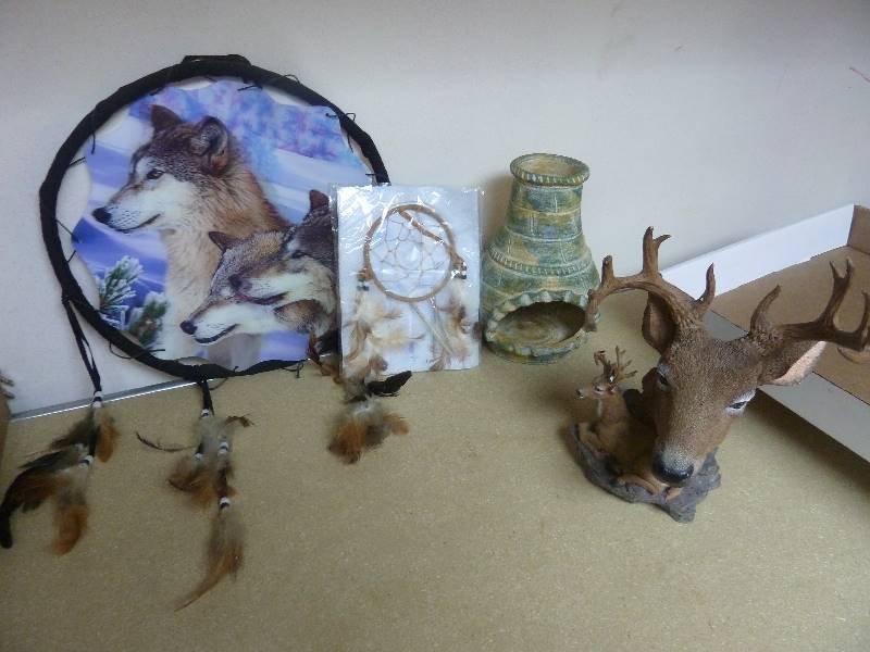 lot 72 image: Native American Home Decor Lot