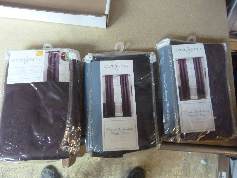lot 74 image: Curtain Lot