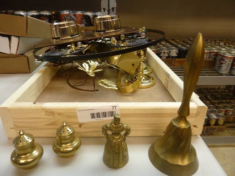 lot 77 image: Brass Decor