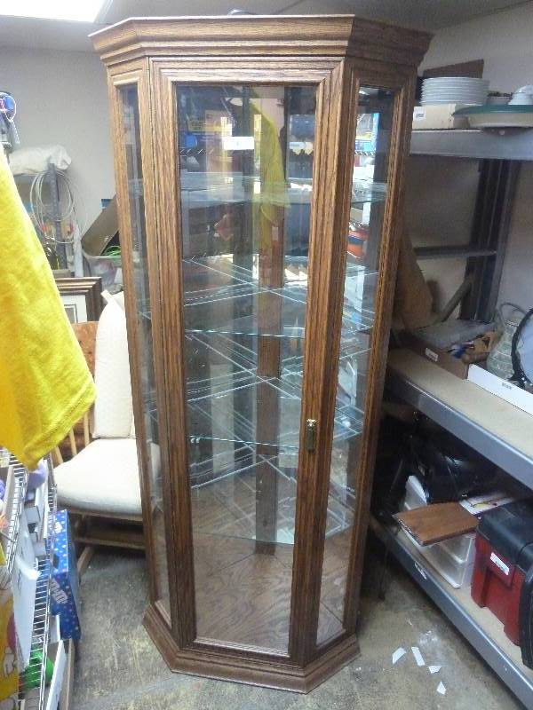 lot 87 image: Lighted Corner Curio Cabinet