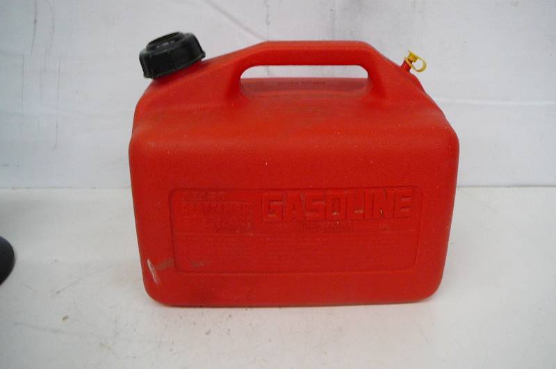 lot 5 image: Gas Can 2 12 gal