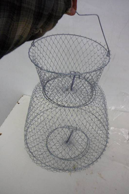 lot 10 image: Wire Fish Basket (New)