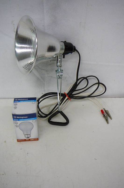 lot 12 image: 12V Lamp & Cord with clips