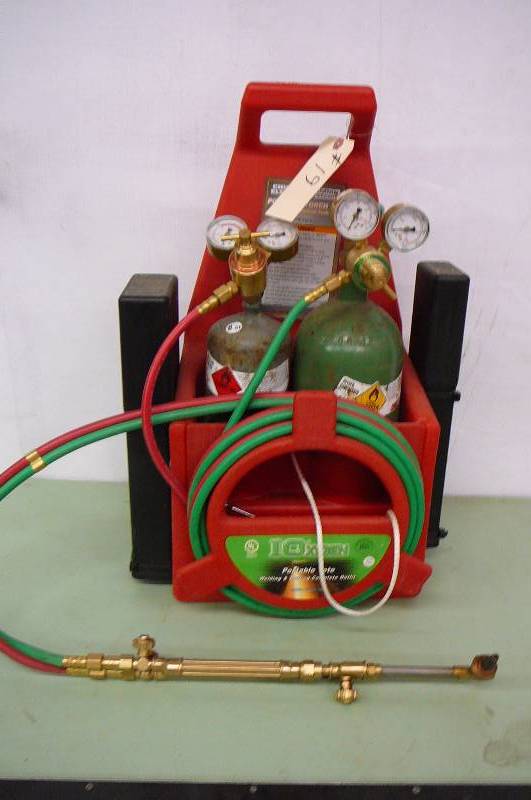 lot 19 image: Portable Torch kit