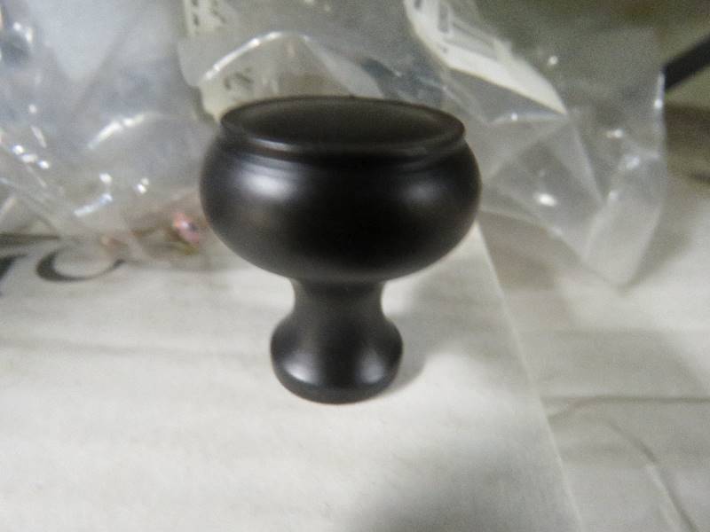 lot 93 image: Top Knobs