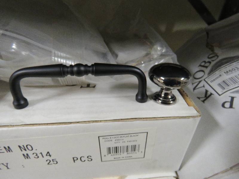 lot 94 image: Top Knobs