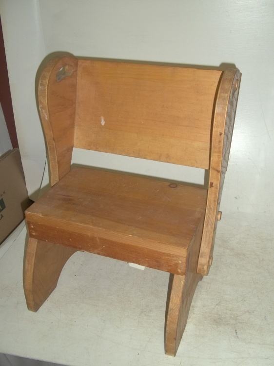 lot 22 image: Wood Stool  Step