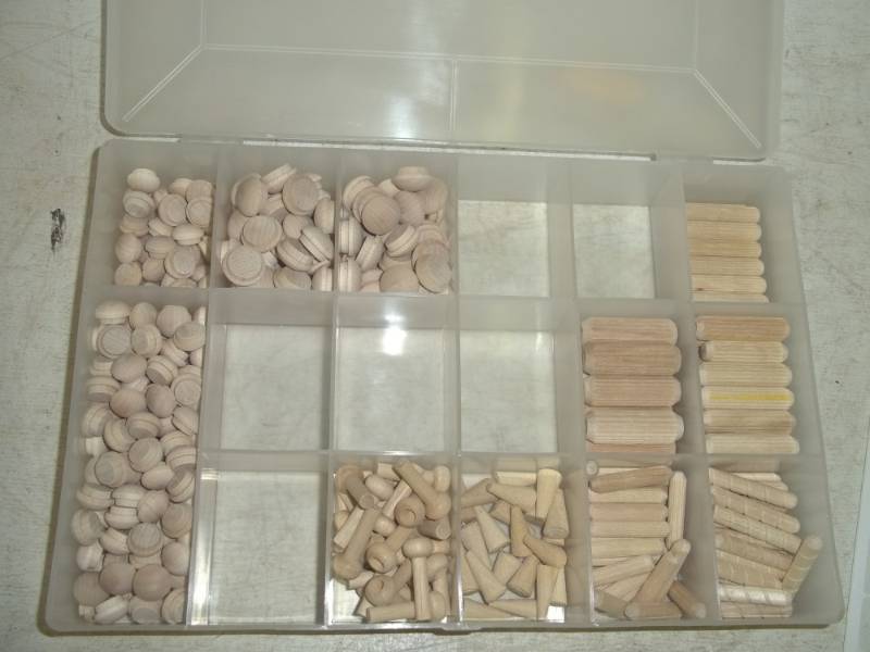 lot 29 image: Kraft Parts with Plastic storage container