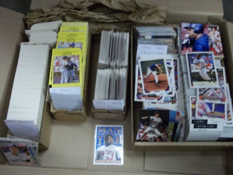 lot 38 image: Baseball cards and 1990 1991 Fleer, 1993 1994 Topps, Stadium Club,   Over 1000 Cards