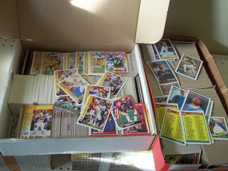 lot 39 image: Football cards and Baseball cards, over 1000 Cards