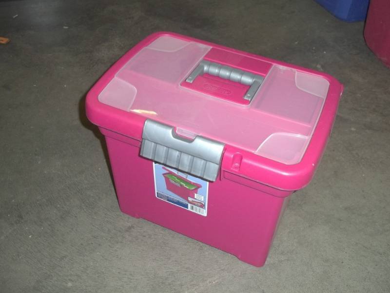 lot 73 image: Sterilite file box