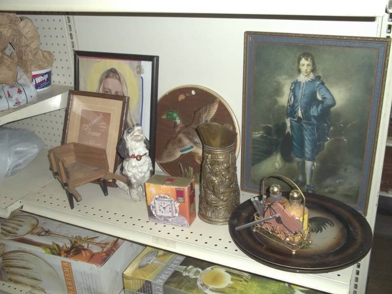 lot 76 image: Pitcher, picture frame, duck picture, and miscellaneous dcor