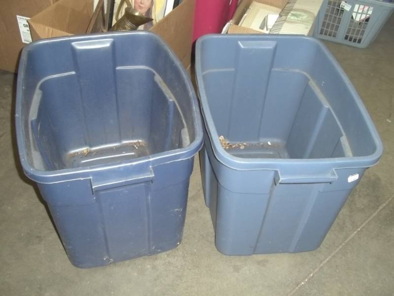 lot 79 image: 2 Blue totes