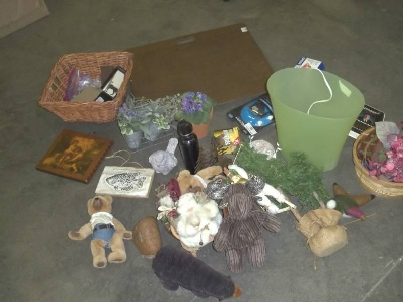 lot 82 image: Office supplies, printer cord, printer ink, giant clipboard, glue gun, Christmas dcor, bird dcor, bookend rock