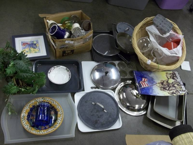 lot 89 image: Cookie sheets, pot covers, dcor items, coffee mugs, serving pitchers, bowls
