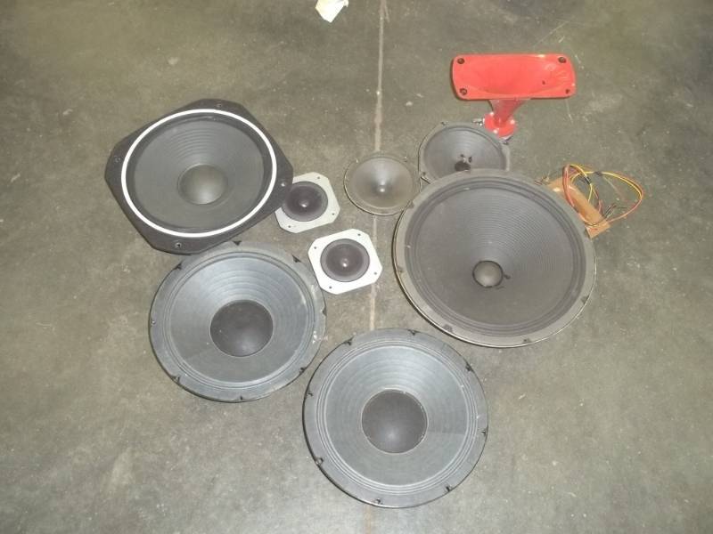 lot 95 image: 8 Speakers