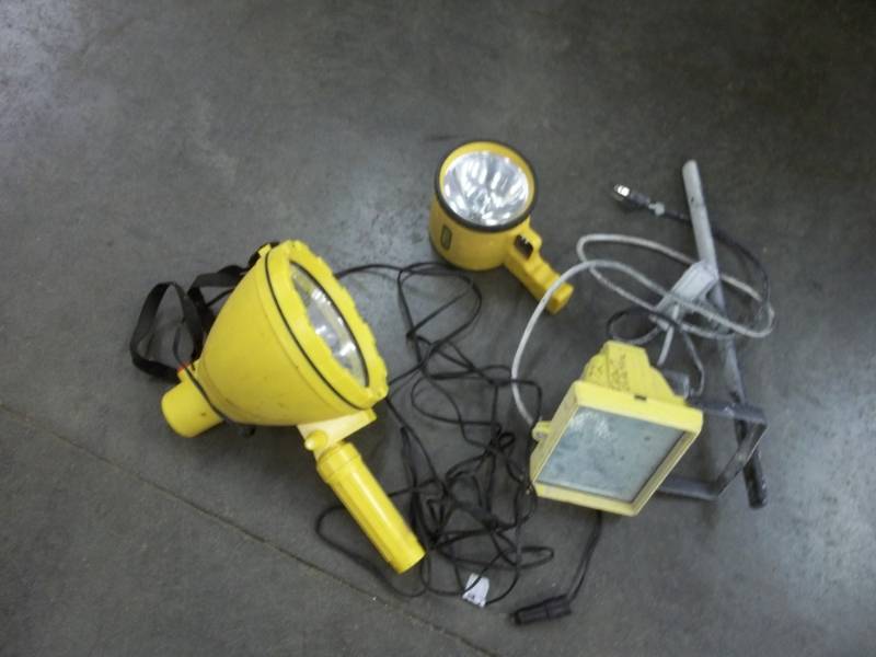 lot 99 image: 3 Lights