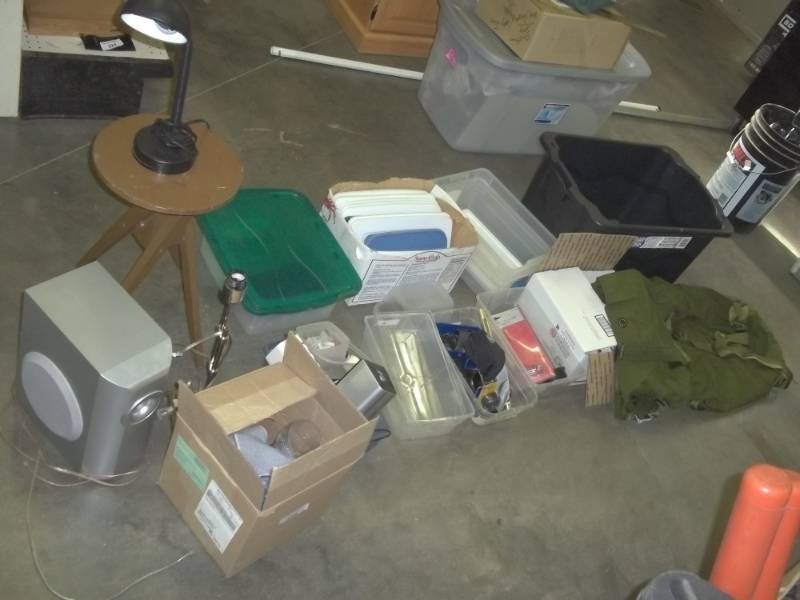 lot 112 image: Duffel bag, tote, lamp, speaker, glassware, tote covers, box of books, plant stand