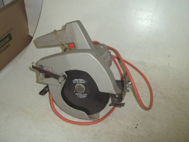 lot 123 image: Black&Decker 7  14 circular saw