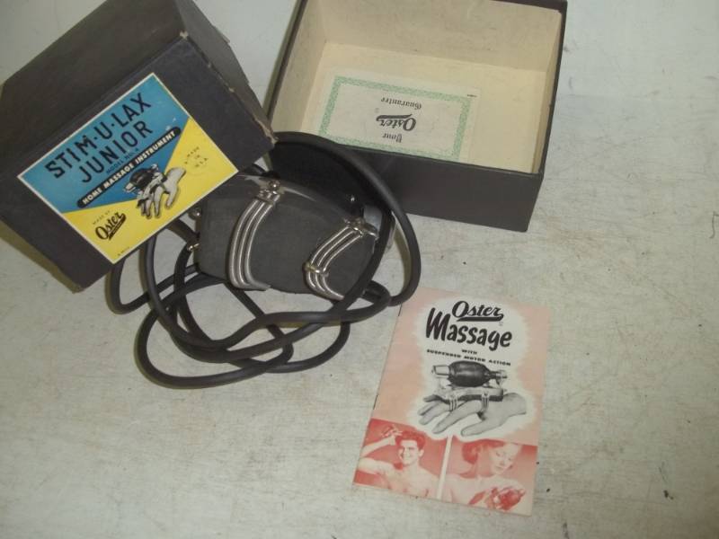 lot 127 image: Massage stimulator Oyster with original box and manual