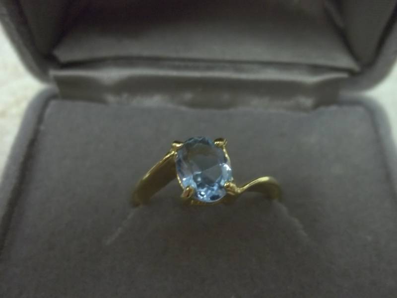 lot 162 image: Topaz ring size 6