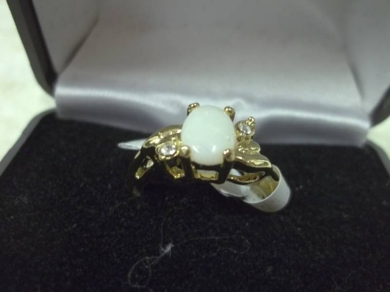 lot 163 image: Genuine Opal size 6