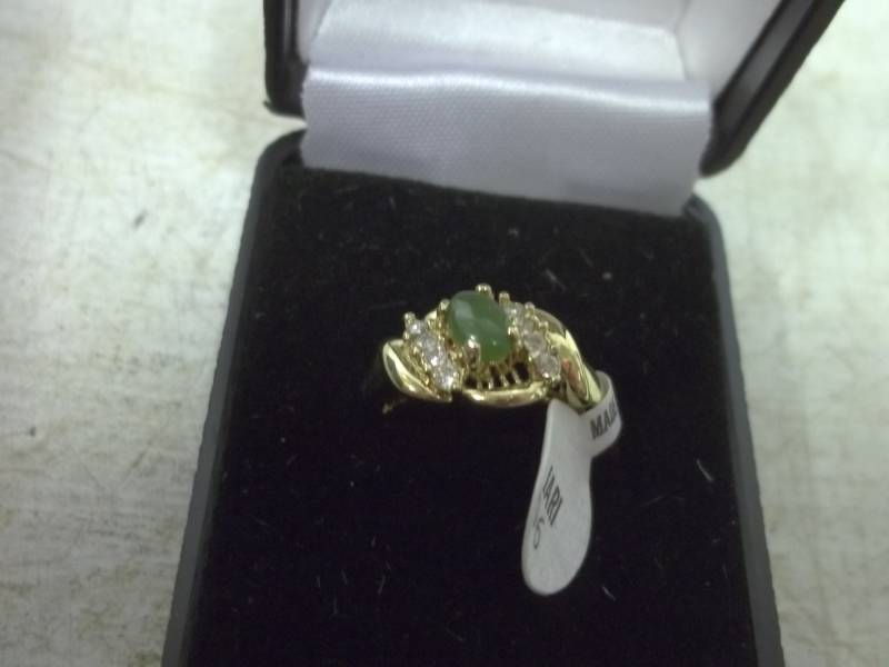 lot 165 image: Jade size 6