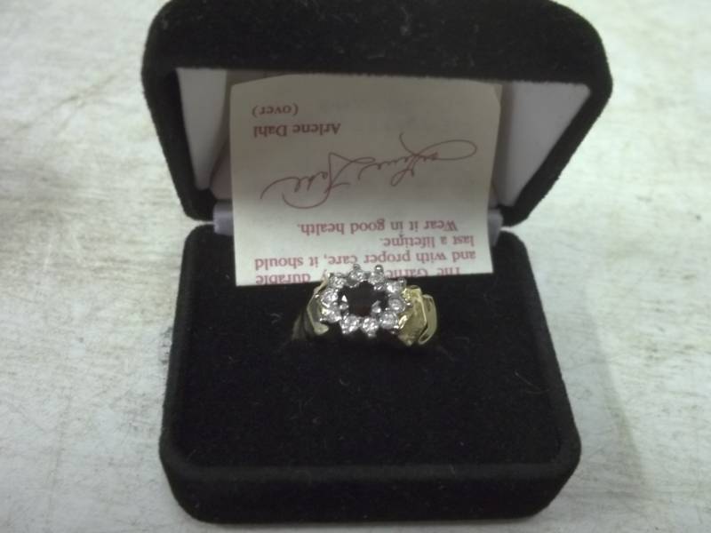 lot 166 image: Garnett ring size 6