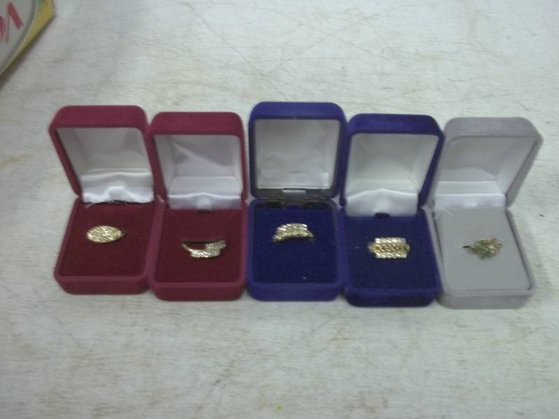 lot 169 image: Lot of 5 size 6 rings
