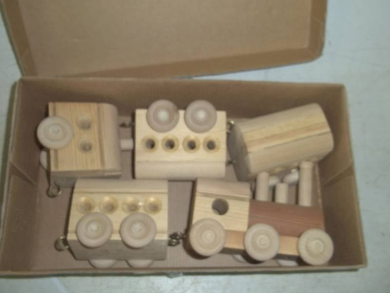 lot 173 image: Toy wood train